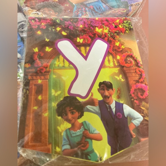 NIP, ENCHANTO PARTY SUPPLIES 🎈PLATES, NAPKINS, BANNER + TABLECLOTH/BACKDROP 🍰 - Picture 2 of 5